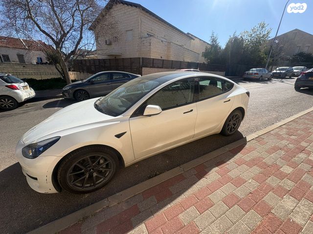 מודעת רכב טסלה מודל 3