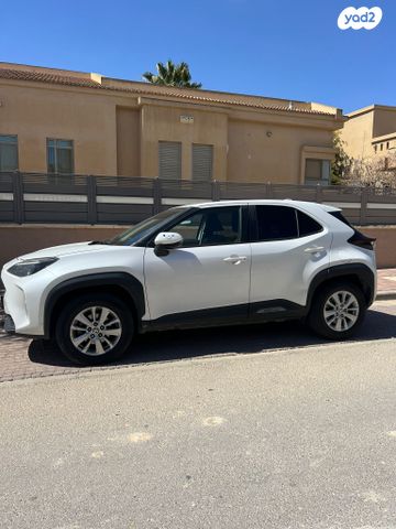 מודעת רכב טויוטה יאריס קרוס