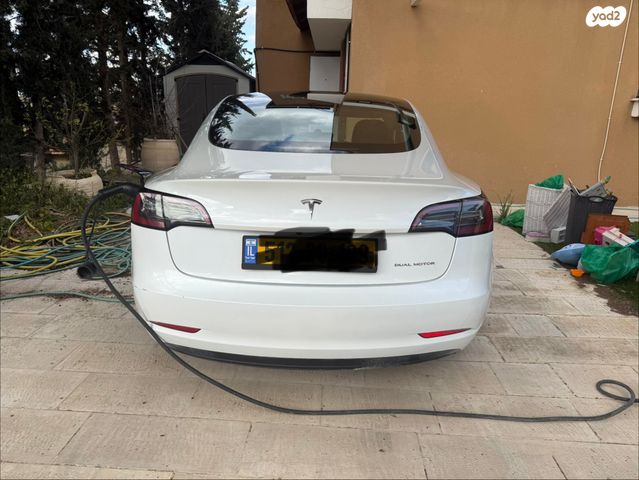 מודעת רכב טסלה מודל 3