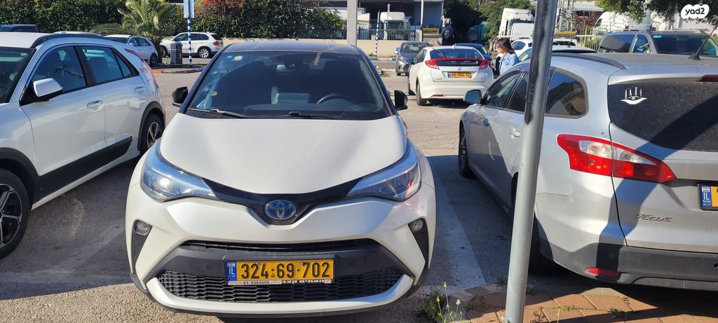 מודעת רכב טויוטה C-HR