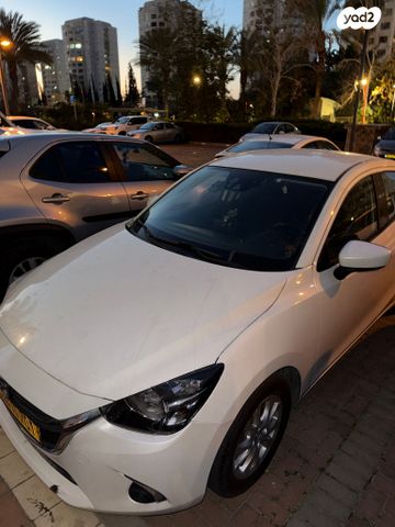 מודעת רכב מאזדה 2