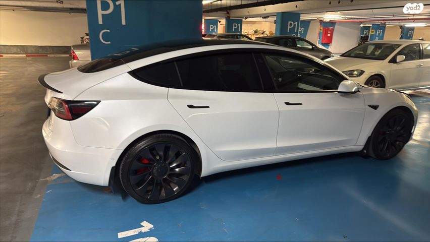 מודעת רכב טסלה מודל 3