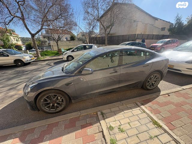 מודעת רכב טסלה מודל 3