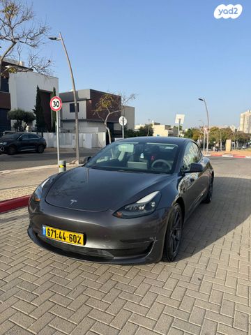 מודעת רכב טסלה מודל 3