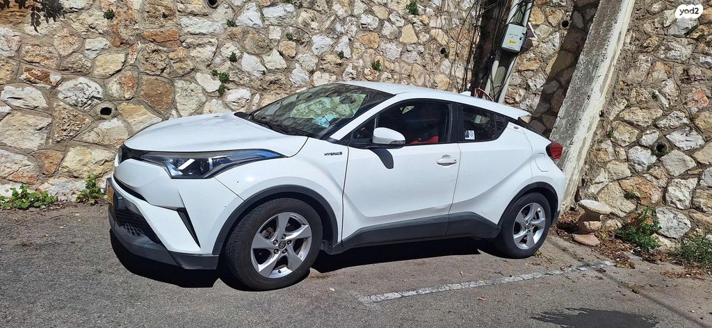 מודעת רכב טויוטה C-HR