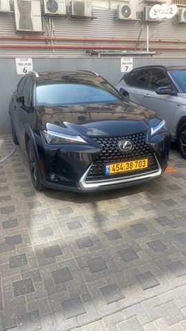 מודעת רכב לקסוס UX