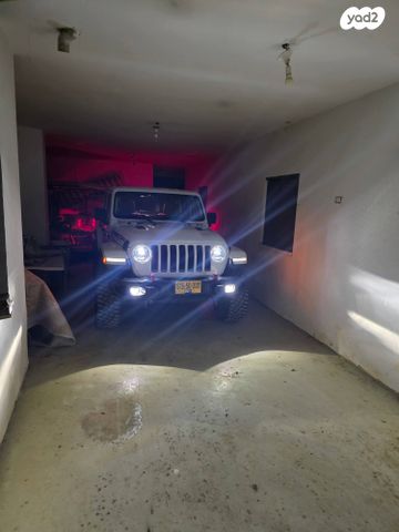 מודעת רכב ג'יפ רנגלר