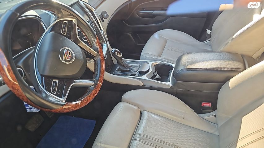 מודעת רכב קאדילק SRX