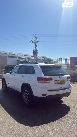 מודעת רכב ג'יפ גרנד צ'ירוקי