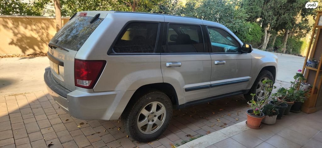 מודעת רכב ג'יפ גרנד צ'ירוקי