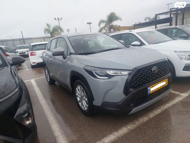 מודעת רכב טויוטה קורולה קרוס