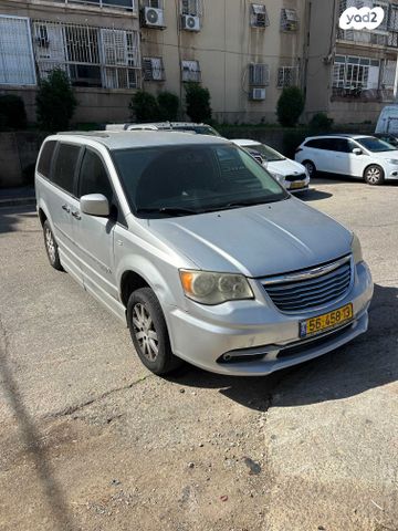 מודעת רכב קרייזלר גראנד וויאג'ר