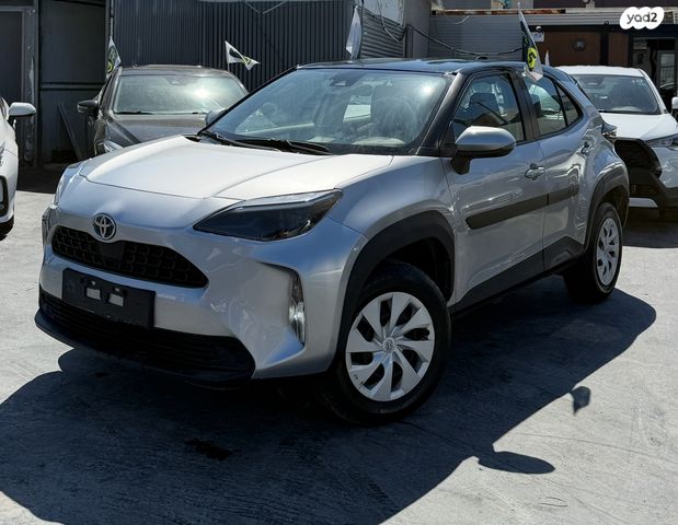 מודעת רכב טויוטה יאריס קרוס