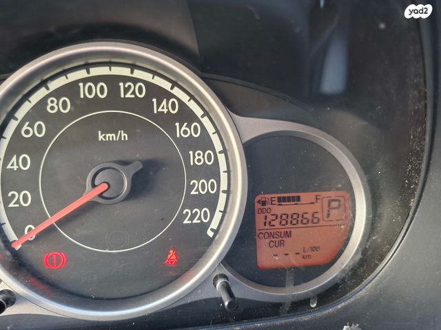 מודעת רכב מאזדה 2