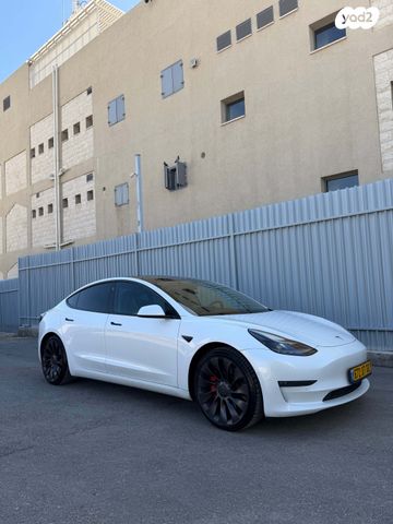 מודעת רכב טסלה מודל 3