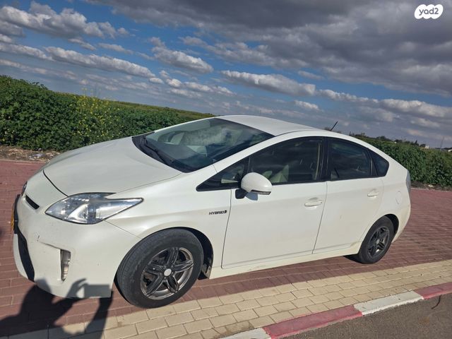 מודעת רכב טויוטה פריוס