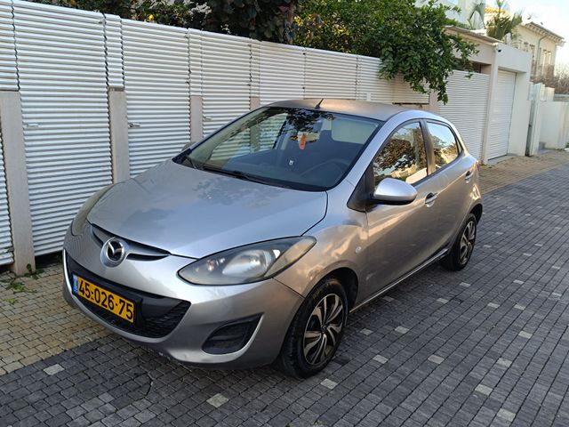 מודעת רכב מאזדה 2