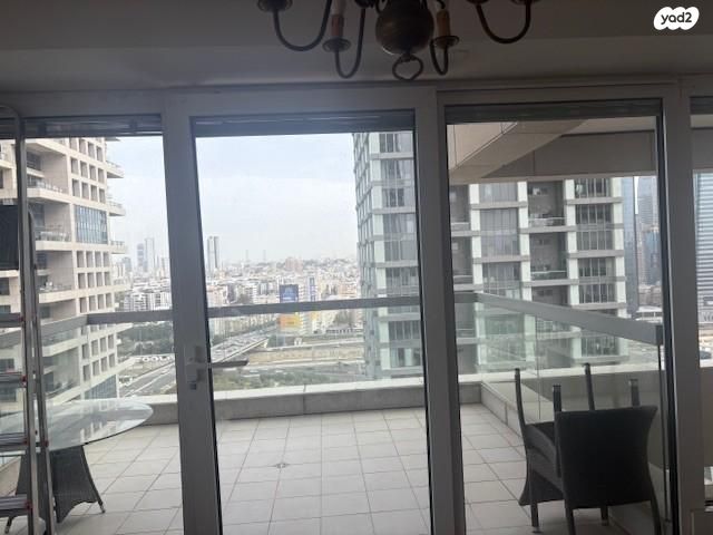 ניסים אלוני 17