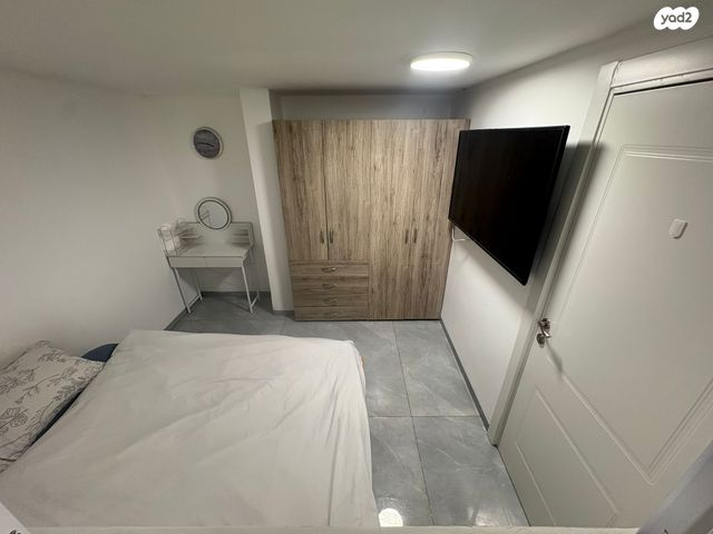 פלורי אשר 46