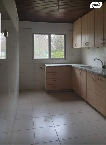 מקווה ישראל 10