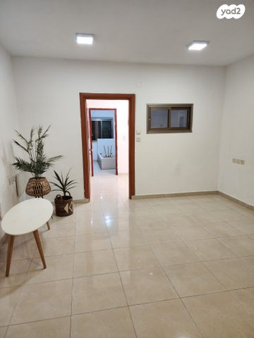 קיבוץ גלויות 8