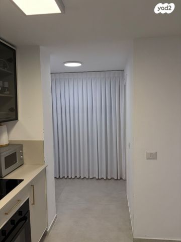 מועדים לשמחה 9