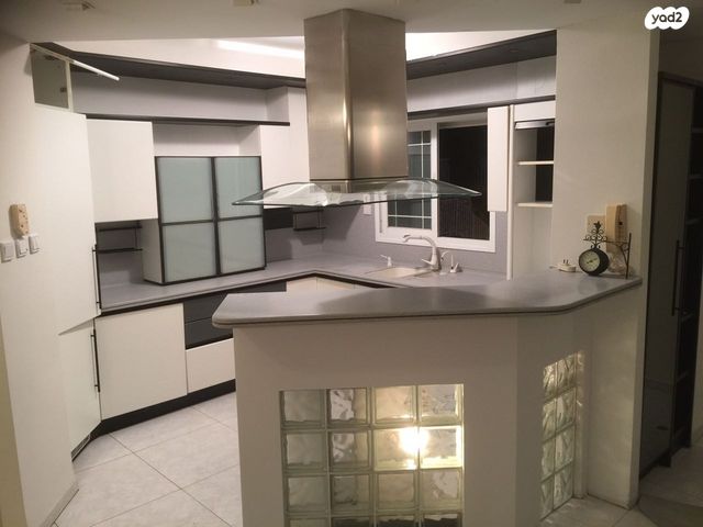 אנצו סירני 12