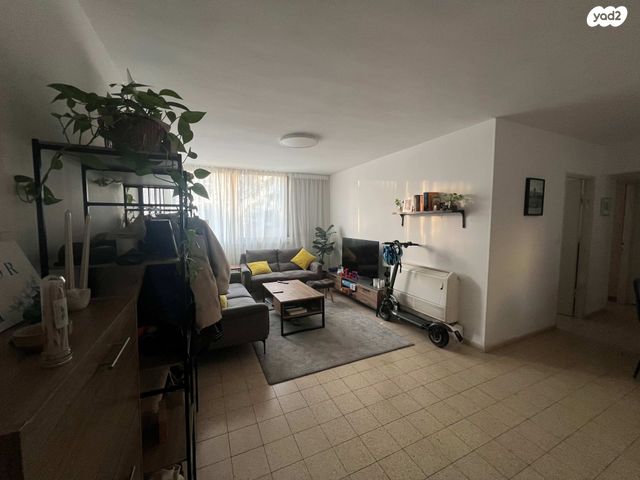 מנחם בן סרוק 18