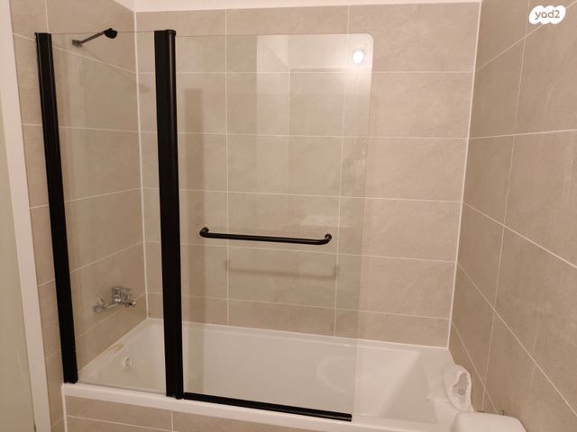 לאה גולדברג 6