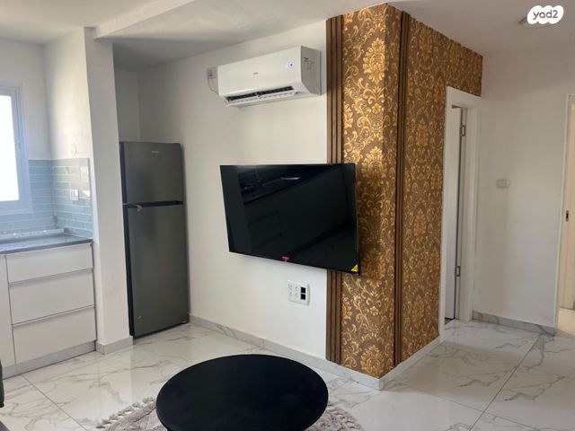 רחבת אמציה 8