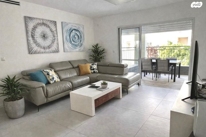 מודעת נכס, ראשונים, כפר סבא