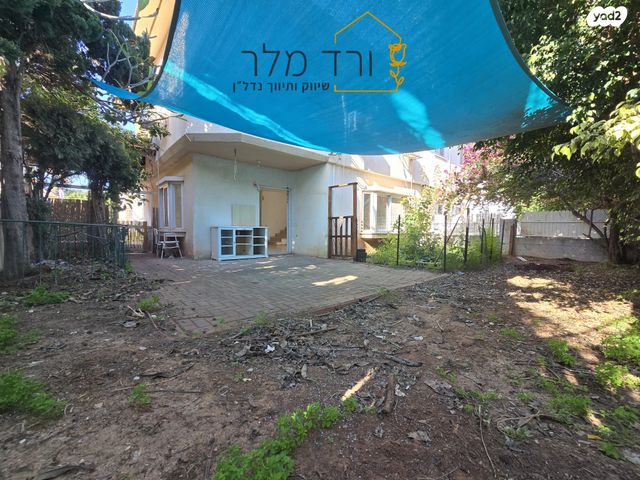 דו משפחתי, פרחי הדר, פרדס חנה כרכור