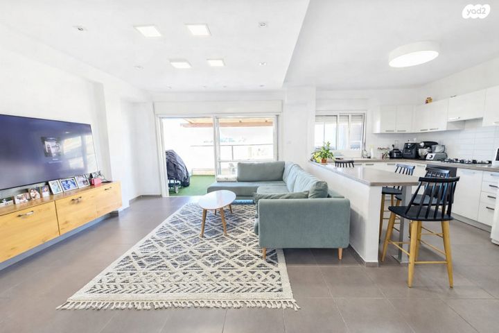 מודעת נכס, צור יצחק