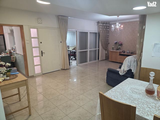 השקד 