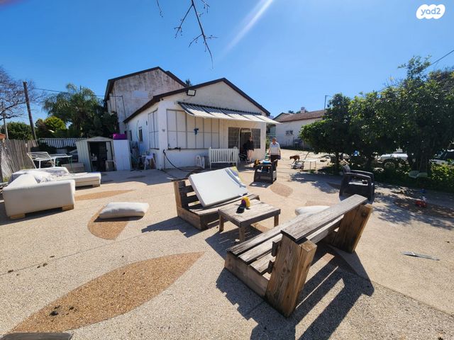 מגרשים, מרכז מזרחי, נס ציונה