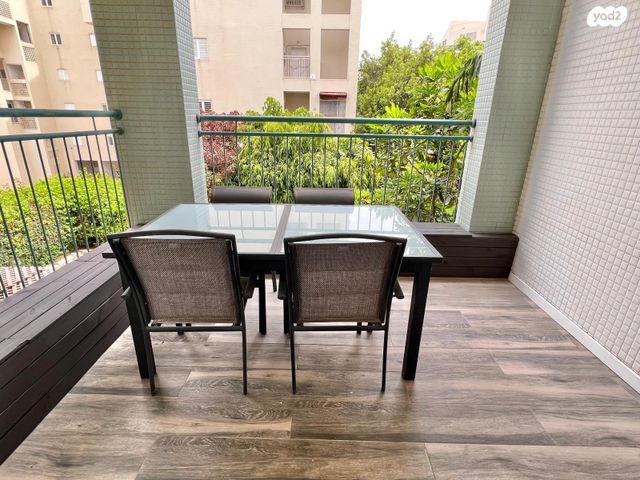 מודעת נכס, הראשונים, ראשונים, כפר סבא