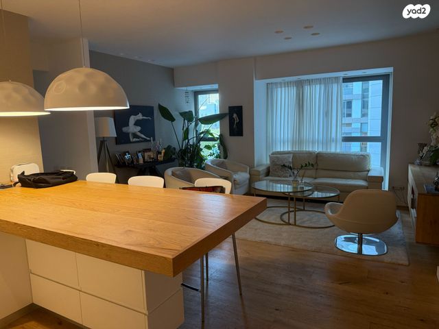 ניסים אלוני 