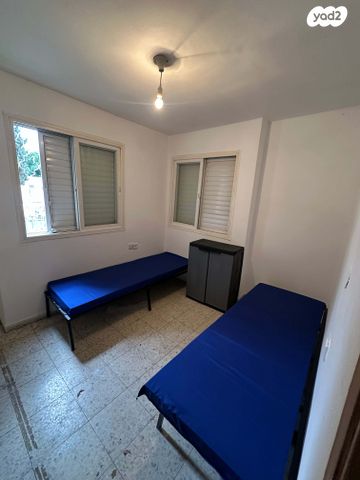 לאה גולדברג 