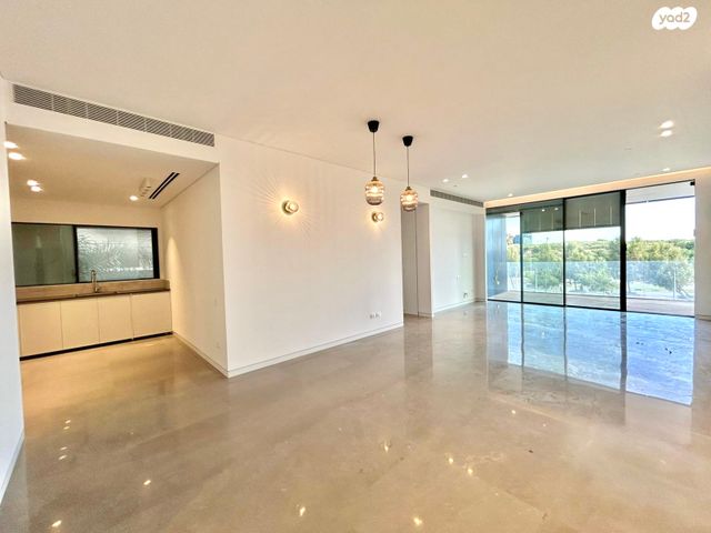 מודעת נכס, הרצליה פיתוח, הרצליה