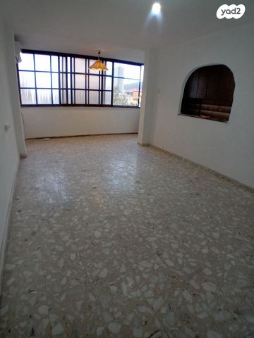 מודעת נכס, וייצמן, עמידר, טירת כרמל