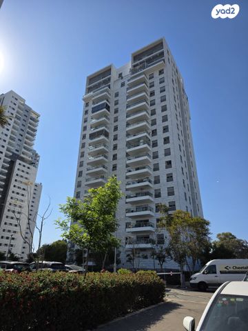 שולמית אלוני 