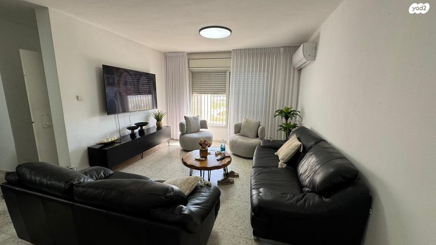 מודעת נכס, דקר, לוד