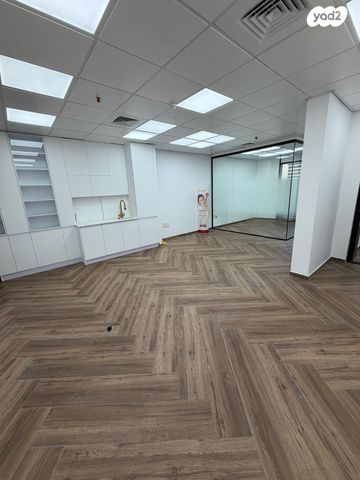 מודעת נכס, דרך מנחם בגין 158, מונטיפיורי, הרכבת, תל אביב יפו