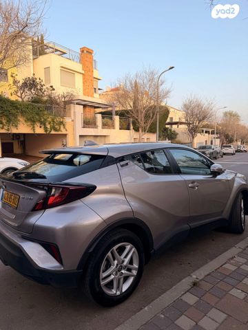 מודעת רכב טויוטה C-HR