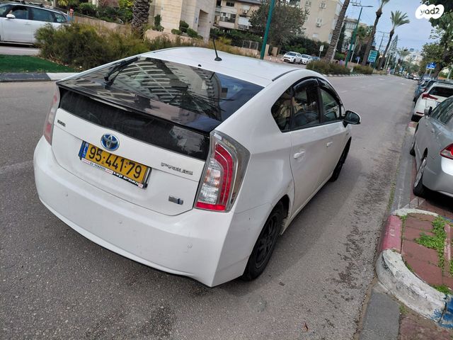 מודעת רכב טויוטה פריוס