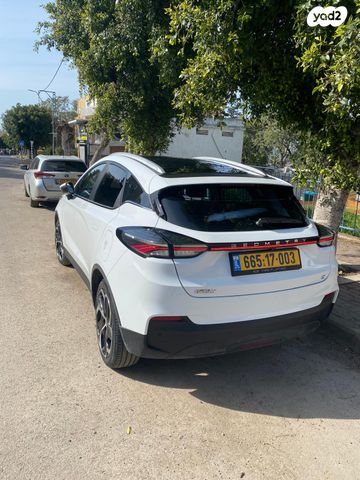 מודעת רכב ג׳ילי Geometry C