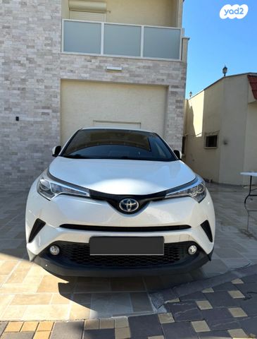 מודעת רכב טויוטה C-HR
