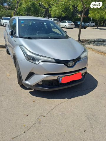 מודעת רכב טויוטה C-HR