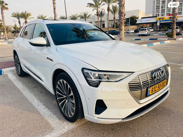 מודעת רכב אאודי E-tron 2