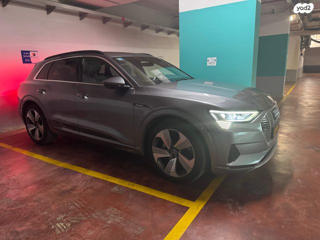 מודעת רכב אאודי E-tron